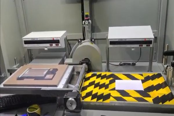 CCD視覺(jué)對(duì)位翻板覆膜機(jī)