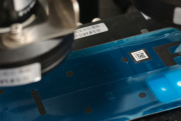 平板外殼高精度標簽粘貼應用