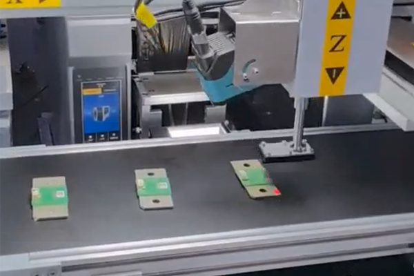 LED燈具高精度貼標應用