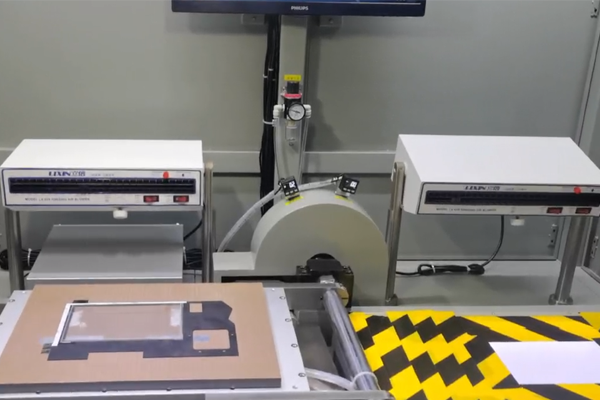 四CCD高精度對位翻版覆膜機應(yīng)用