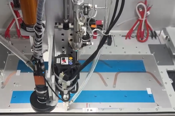 機(jī)器視覺對位螺絲鎖付儲能板應(yīng)用