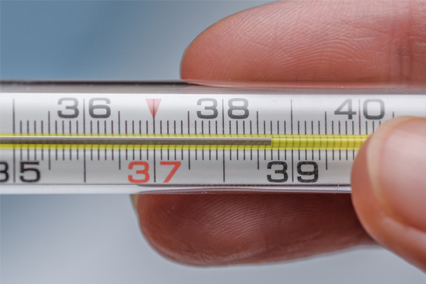 機(jī)器視覺(jué)引導(dǎo)貼標(biāo)溫度計(jì)