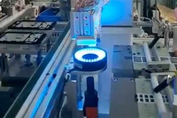 機器視覺的筆記本輔料貼合應用