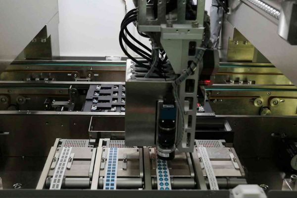 機(jī)器視覺在藍(lán)膜貼標(biāo)機(jī)中的應(yīng)用