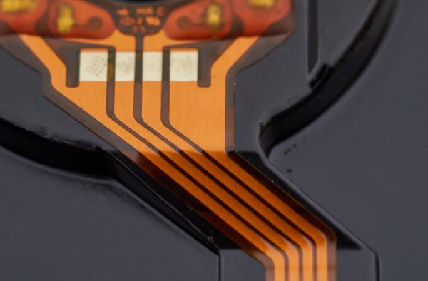 視覺對位系統(tǒng)實(shí)現(xiàn)高精度FPC貼合應(yīng)用